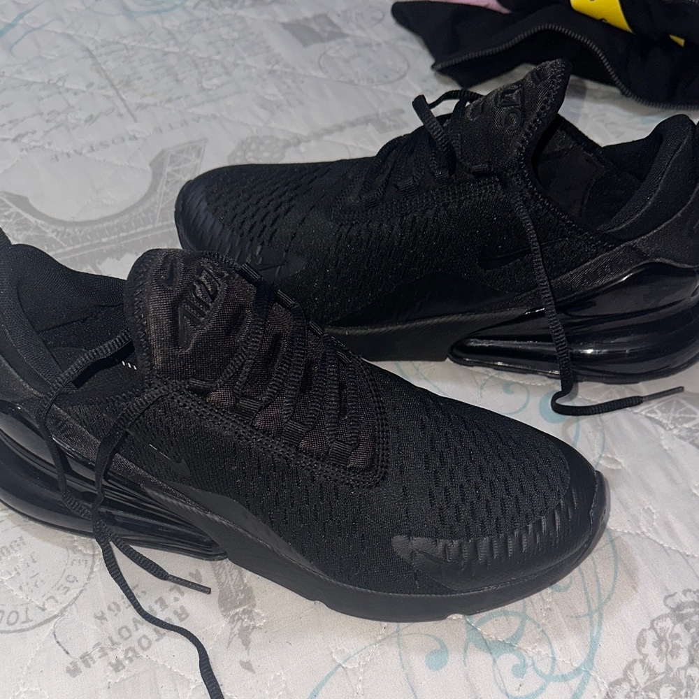 Nike Men's Black Mesh Sneakers